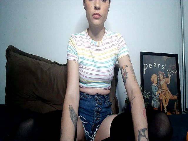 Live sex webcam photo for LittleJess1 #274252261