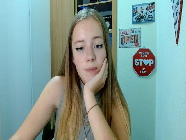 Live sex webcam photo for Little_Me_ #275268407