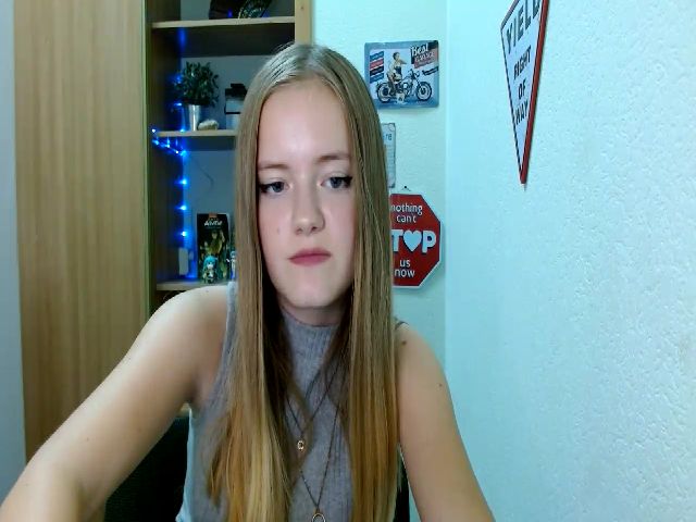 Live sex webcam photo for Little_Me_ #275286924