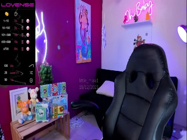 Live sex webcam photo for Little_Miaa1 #271702347