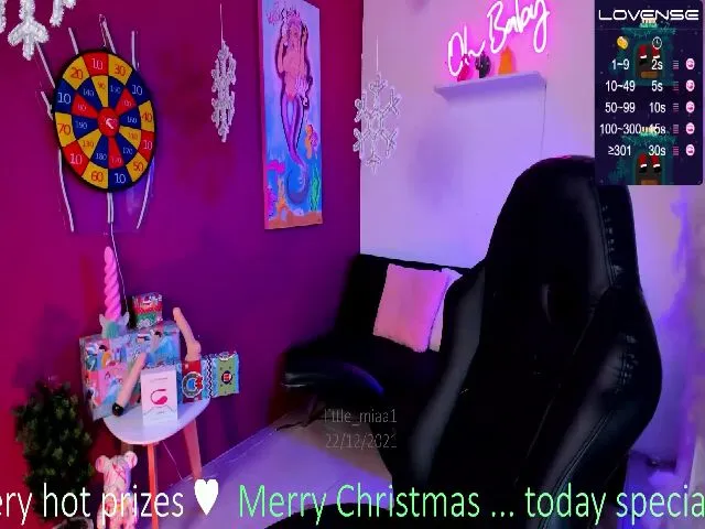 Live sex webcam photo for Little_Miaa1 #271753672