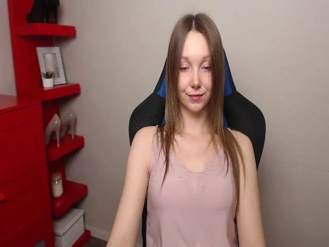 Live sex webcam photo for Little_ZOE #273377503