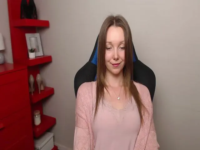 Live sex webcam photo for Little_ZOE #273471230