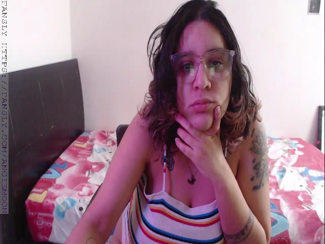 Live sex webcam photo for Littleangelat #274543812