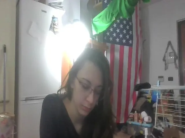 Live sex webcam photo for Littledream20 #271851544