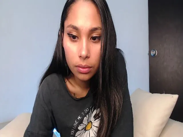 Live sex webcam photo for Littlejulieta #273711928