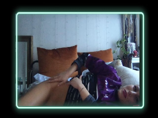 Live sex webcam photo for Littleminx #272111819