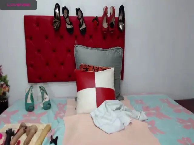 Live sex webcam photo for Lizblakxx #271749619