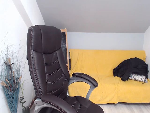 Live sex webcam photo for LizzieBrie #272344004