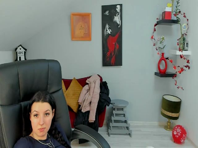 Live sex webcam photo for LizzieBrie #272673248