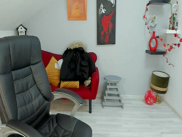 Live sex webcam photo for LizzieBrie #272718885