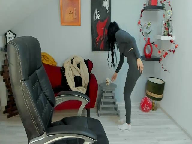 Live sex webcam photo for LizzieBrie #272741687