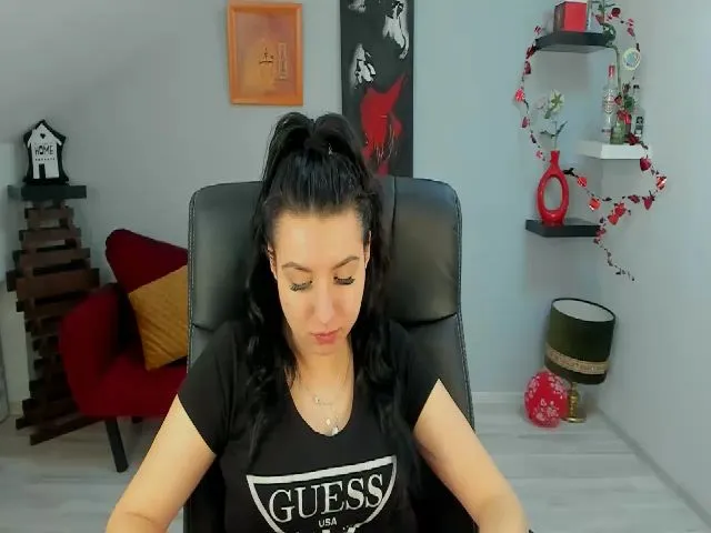 Live sex webcam photo for LizzieBrie #272753034