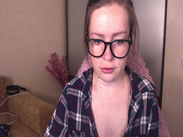 Live sex webcam photo for LizzyMayers #273728320