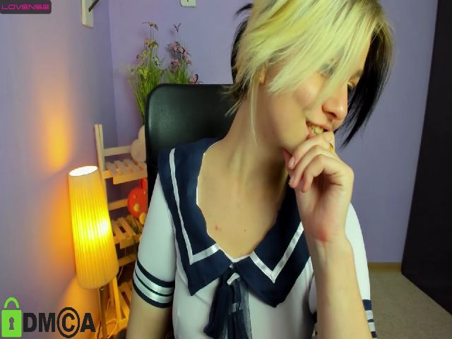 Live sex webcam photo for Lola_Lovess #274780310