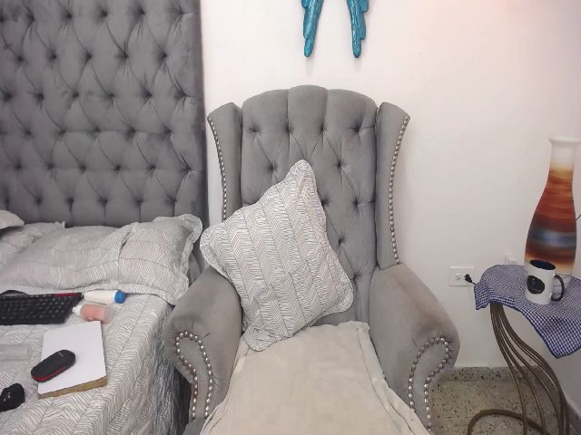 Live sex webcam photo for Lola_chuil #272176968