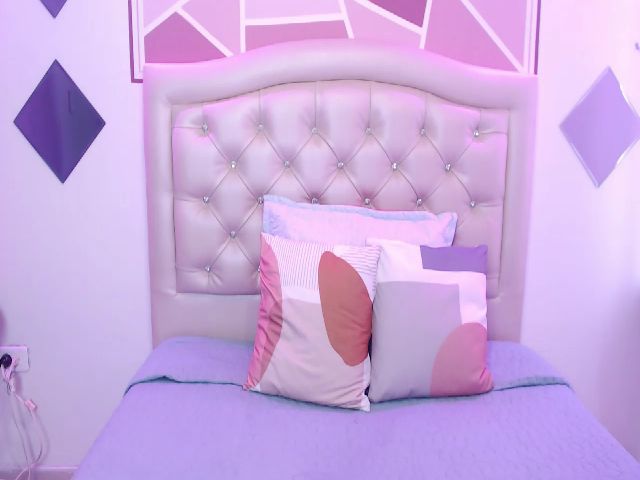 Live sex webcam photo for Lolalola_1 #272556832