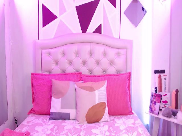 Live sex webcam photo for Lolalola_1 #273718308