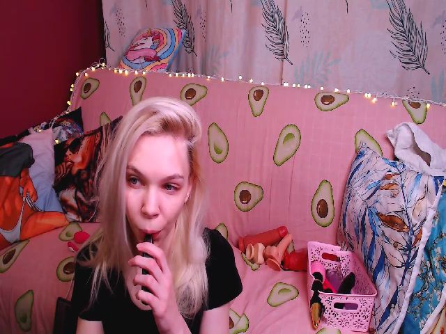 Live sex webcam photo for Lolly_Goddess #272799921