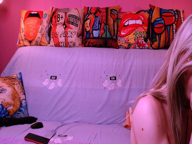 Live sex webcam photo for Lolly_Goddess #273281735