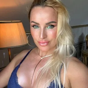 Live sex webcam photo for Lollyta2023 #278237458