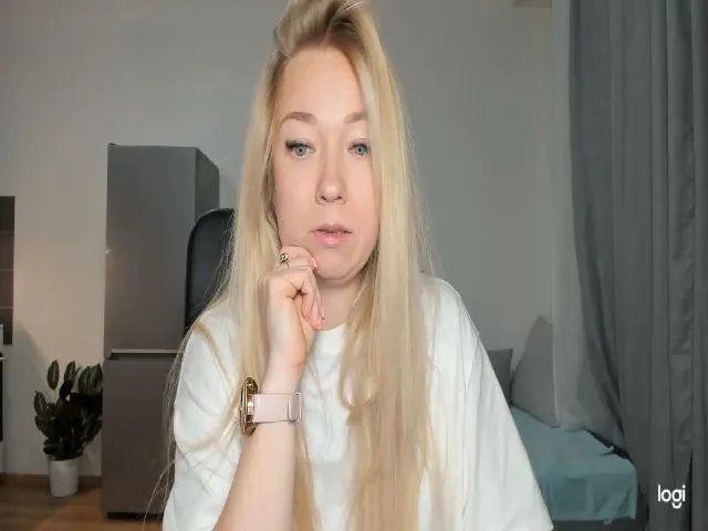 Live sex webcam photo for LoraGlow #273598113