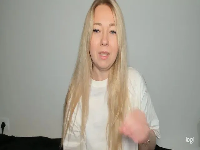 Live sex webcam photo for LoraGlow #273598257