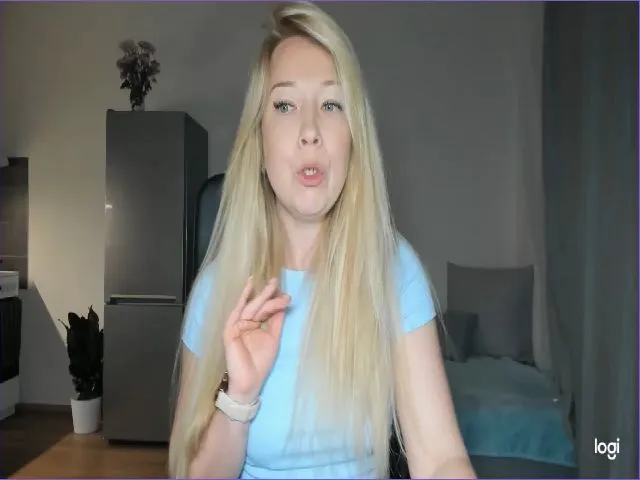 Live sex webcam photo for LoraGlow #273657435