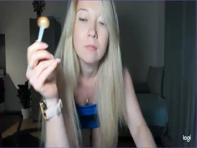 Live sex webcam photo for LoraGlow #273682876