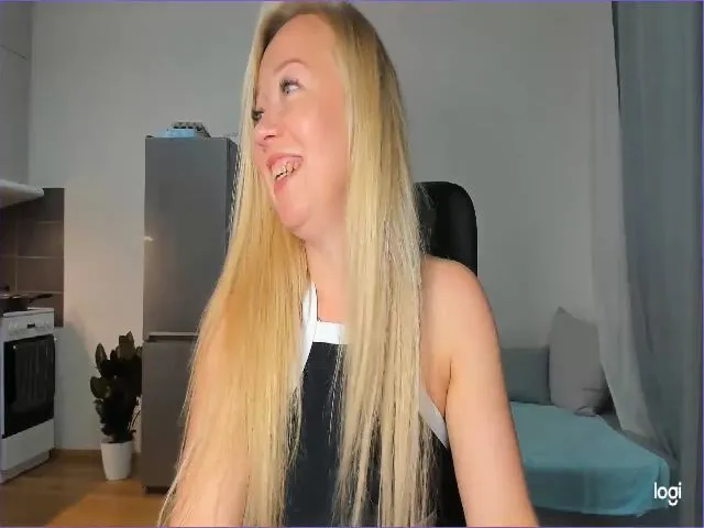 Live sex webcam photo for LoraGlow #273768205
