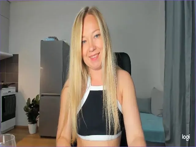 Live sex webcam photo for LoraGlow #273768838