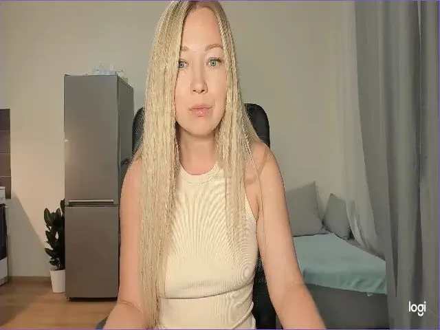 Live sex webcam photo for LoraGlow #273862602