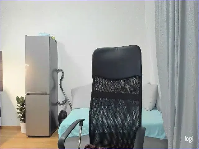 Live sex webcam photo for LoraGlow #274025114