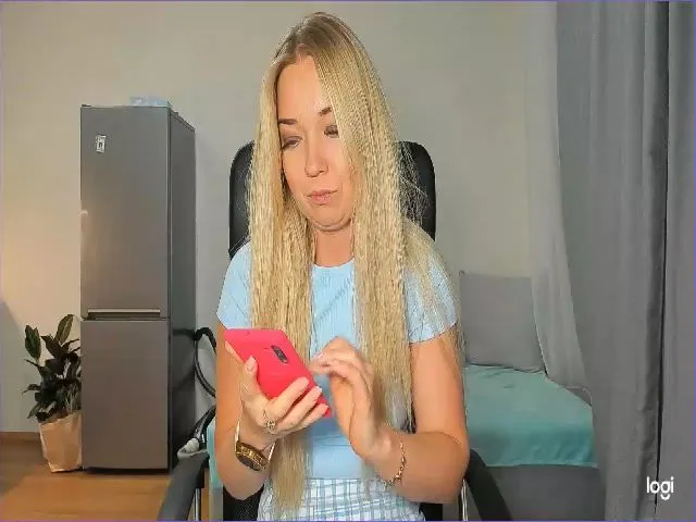 Live sex webcam photo for LoraGlow #274048298