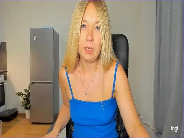 Live sex webcam photo for LoraGlow #274204736