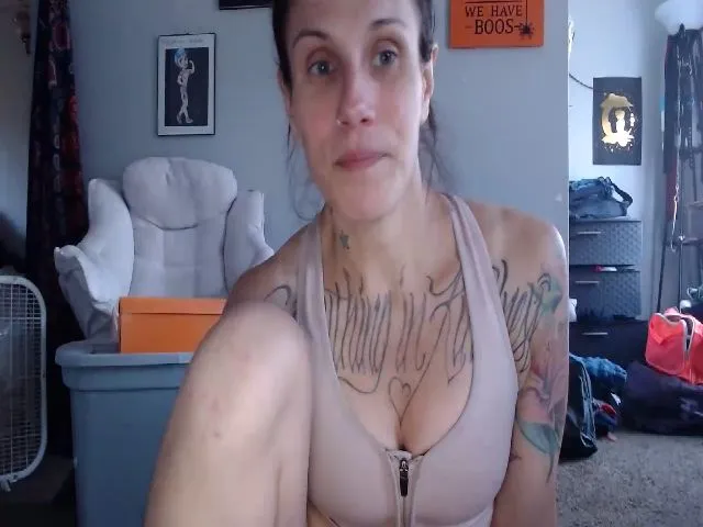 Live sex webcam photo for LoraineThroat #274124712