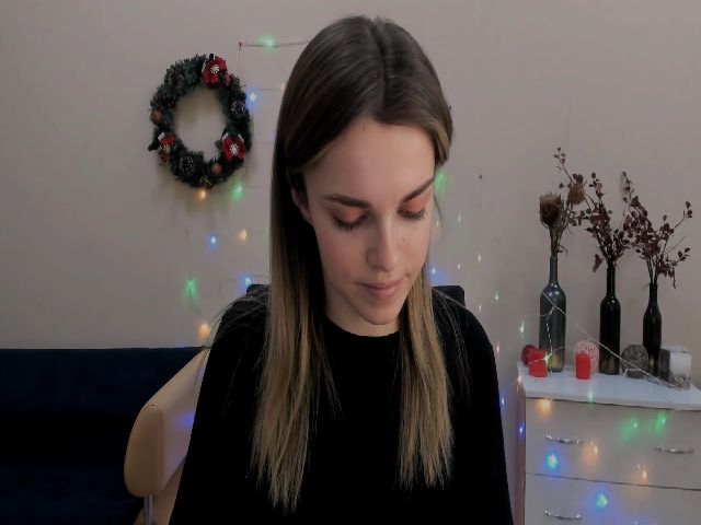 Live sex webcam photo for LoreinKis #271790693