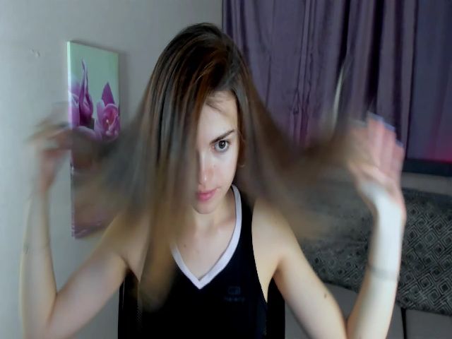 Live sex webcam photo for LoreinKis #271802418