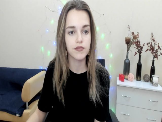 Live sex webcam photo for LoreinKis #272008445