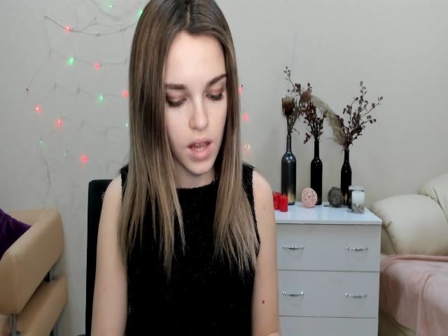 Live sex webcam photo for LoreinKis #272108681