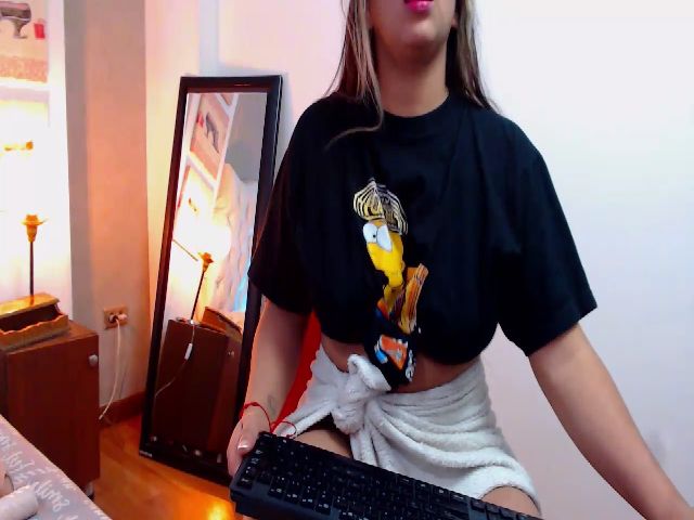 Live sex webcam photo for Lorena_Munoz #271753931