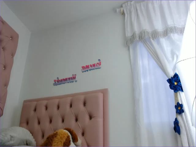 Live sex webcam photo for LorennaHdez #271978405