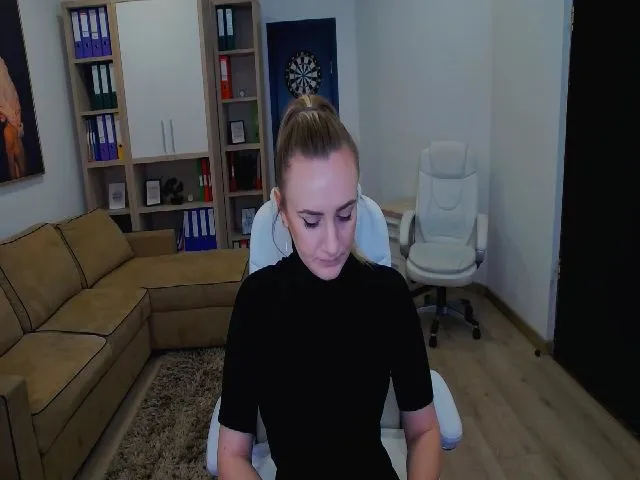 Live sex webcam photo for LorianeLinda #272926623