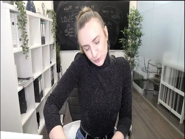 Live sex webcam photo for LorianeLinda #273113502