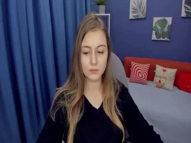 Live sex webcam photo for LorraineIce #271692580