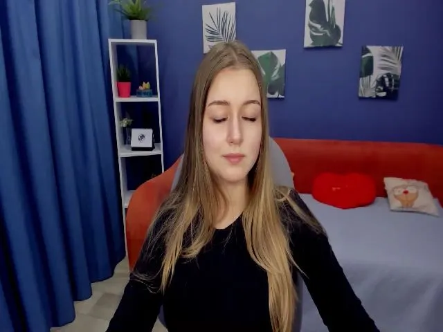 Live sex webcam photo for LorraineIce #271775707