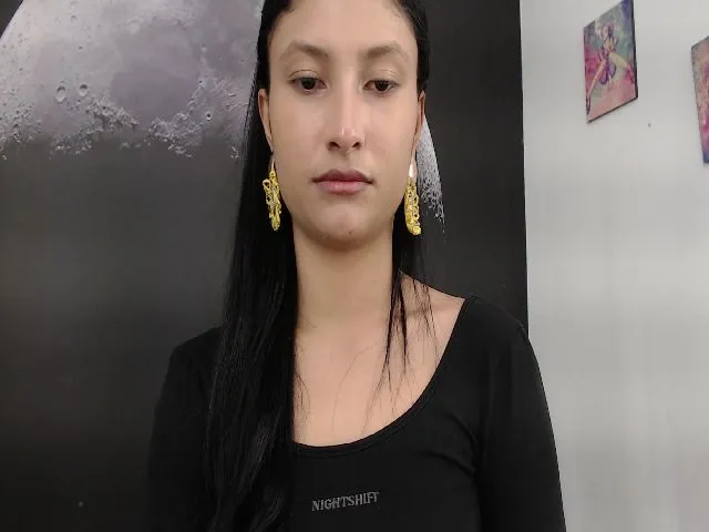 Live sex webcam photo for Louisk #272551137