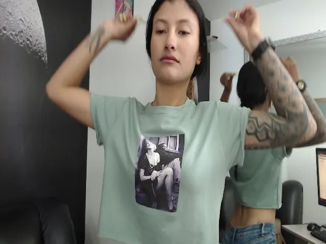 Live sex webcam photo for Louisk #272753784