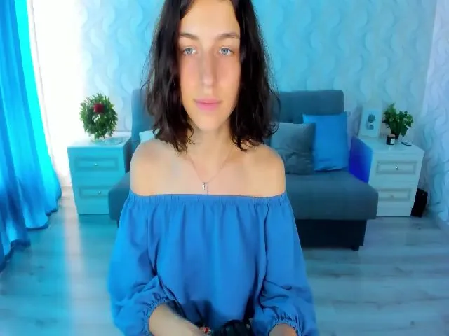 Live sex webcam photo for Loulou_ #273978191