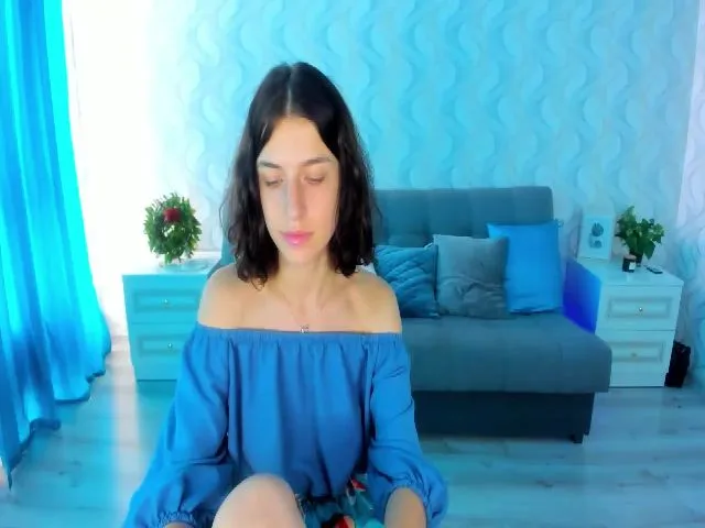 Live sex webcam photo for Loulou_ #273979580